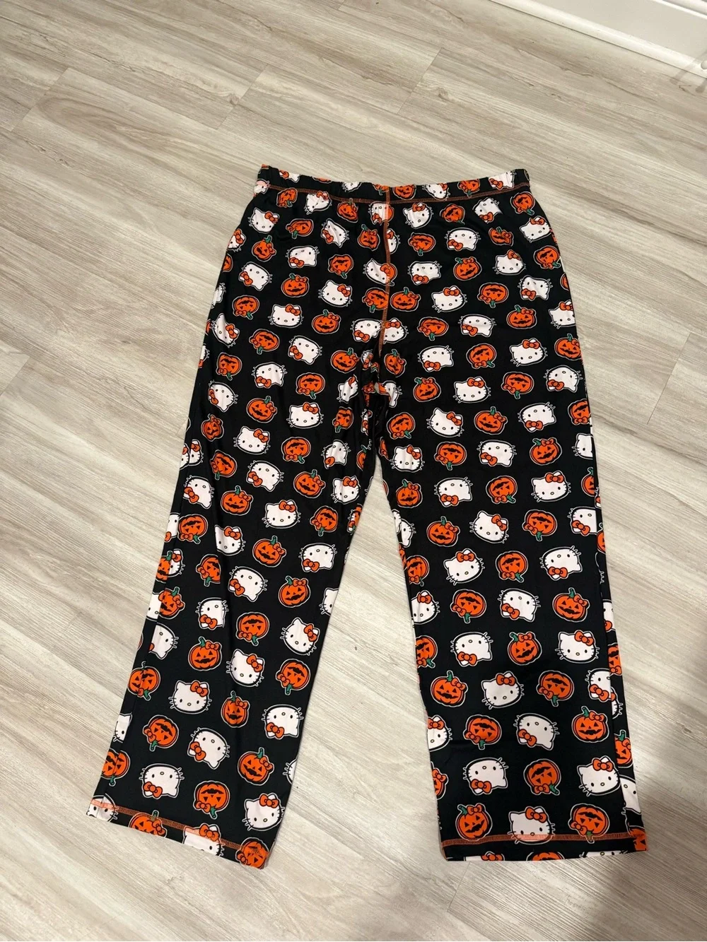 Hello Kitty XL Black & Orange Halloween Jack O Lantern Pajama Set for Women